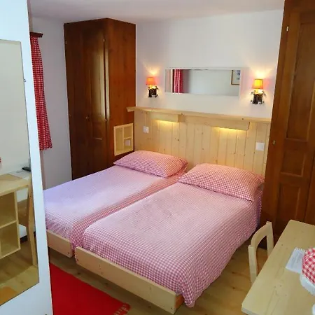 Mirabeau Hotel 3*